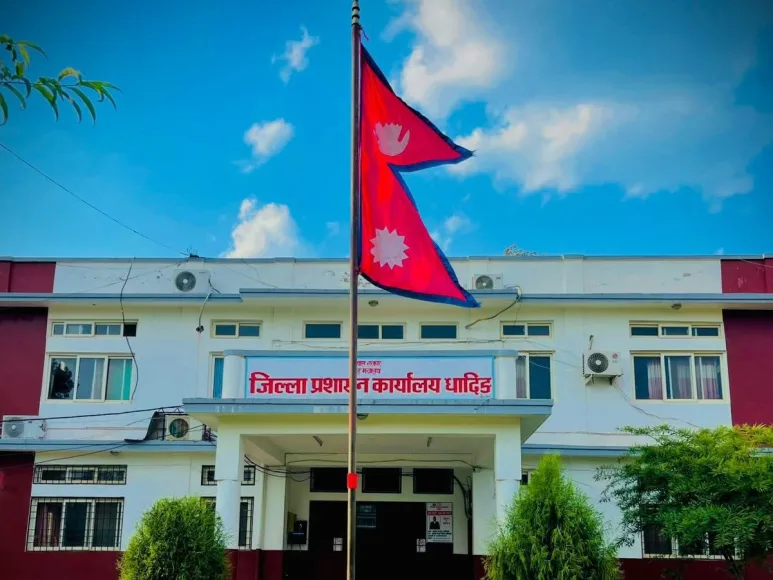 भारी वर्षाको जोखिमका कारण  धादिङ प्रशासनले पृथ्वी राजमार्गमा राति सवारी आवागमनमा लगायो रोक